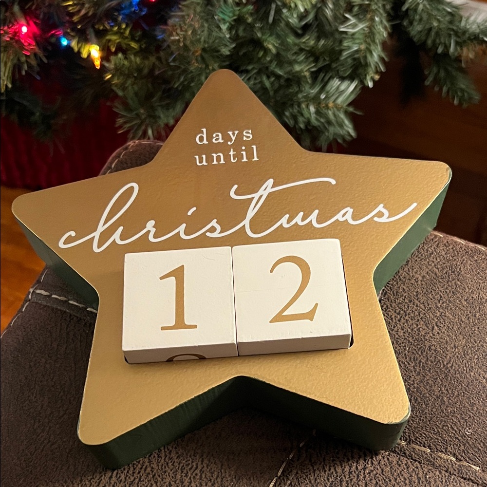 Star Shaped Christmas Countdown Decor